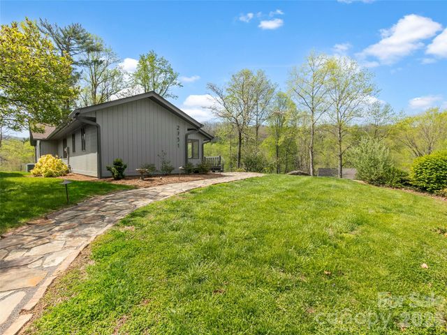2731 Miller Lane, Hendersonville, NC 28791
