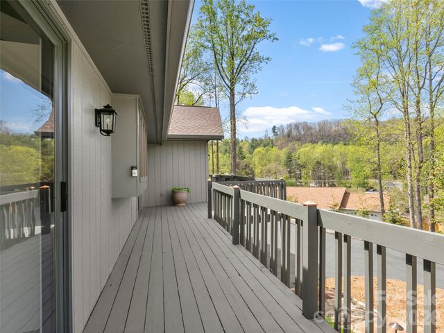 2731 Miller Lane, Hendersonville, NC 28791