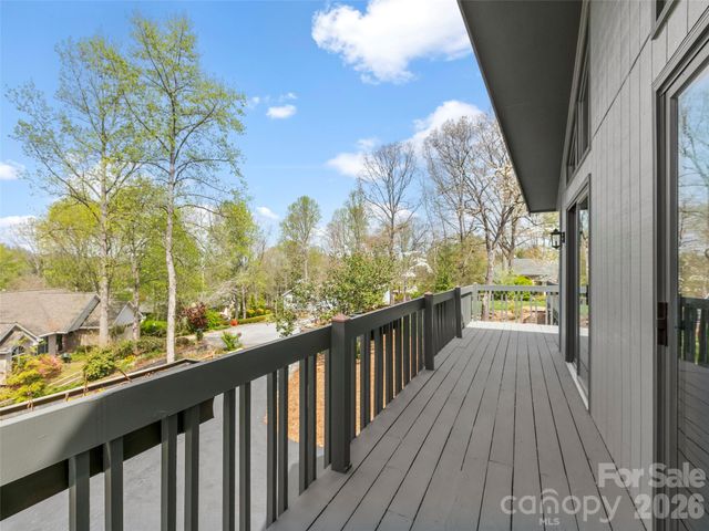 2731 Miller Lane, Hendersonville, NC 28791