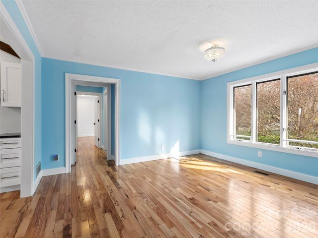 2731 Miller Lane, Hendersonville, NC 28791