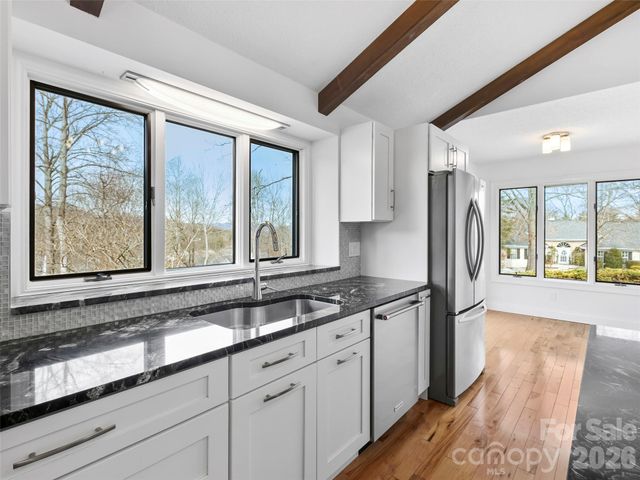 2731 Miller Lane, Hendersonville, NC 28791