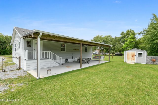 136 Waveland Avenue, Waveland, MS 39576