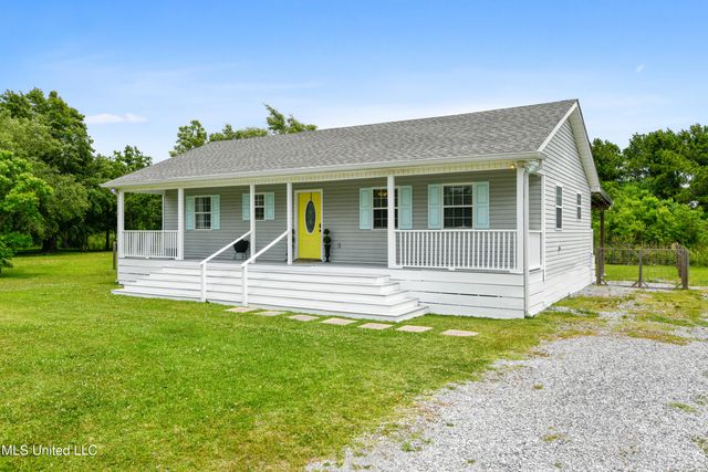 136 Waveland Avenue, Waveland, MS 39576