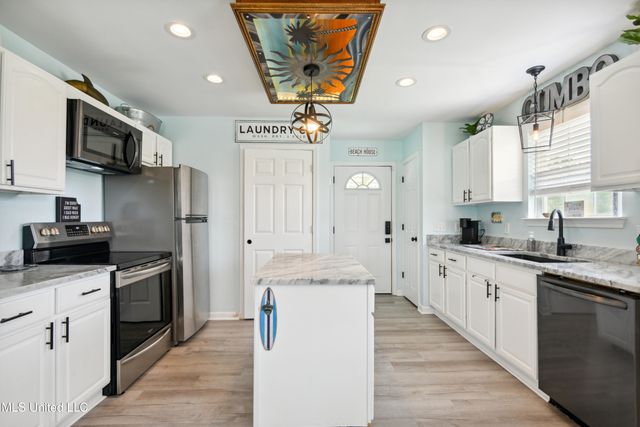 136 Waveland Avenue, Waveland, MS 39576