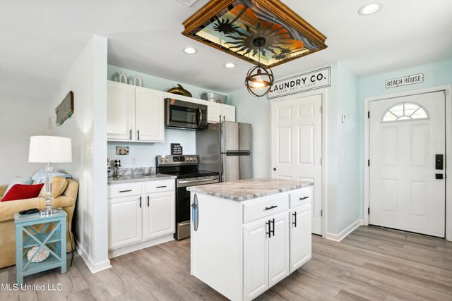 136 Waveland Avenue, Waveland, MS 39576