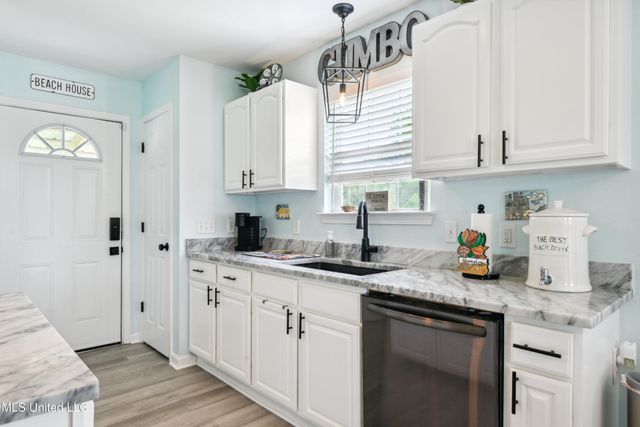 136 Waveland Avenue, Waveland, MS 39576