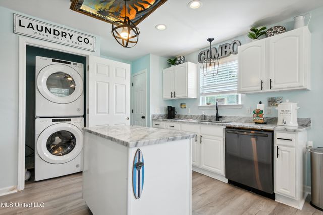 136 Waveland Avenue, Waveland, MS 39576