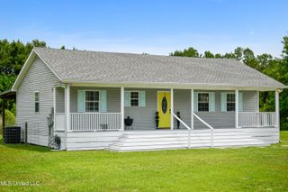 136 Waveland Avenue, Waveland, MS 39576