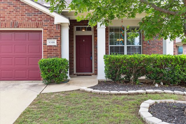 9308 Comanche Ridge Drive, Fort Worth, TX 76131