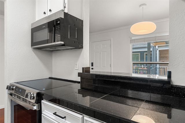 400 W 35th ST 210, Austin, TX 78705