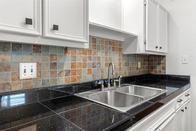 400 W 35th ST 210, Austin, TX 78705