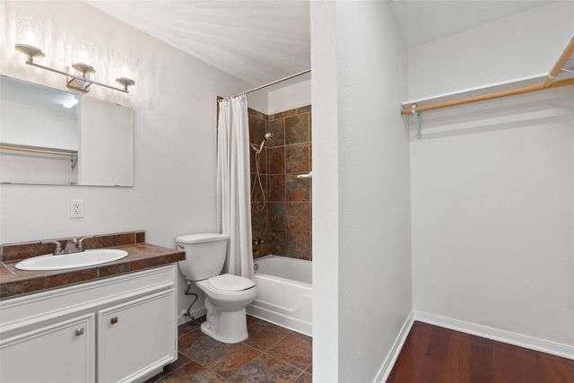 400 W 35th ST 210, Austin, TX 78705