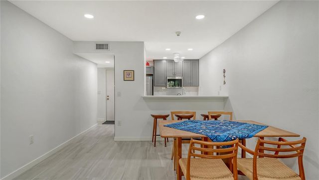 1542 OAK STREET 102, Sarasota, FL 34236