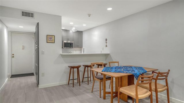 1542 OAK STREET 102, Sarasota, FL 34236