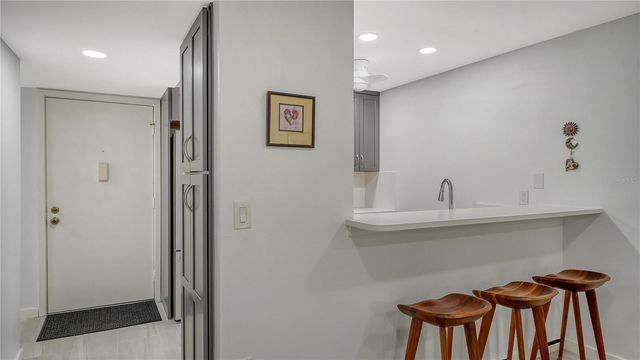 1542 OAK STREET 102, Sarasota, FL 34236