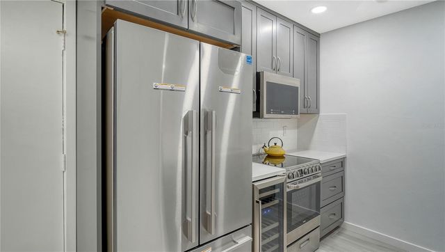 1542 OAK STREET 102, Sarasota, FL 34236