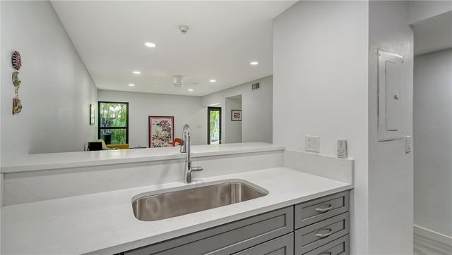 1542 OAK STREET 102, Sarasota, FL 34236