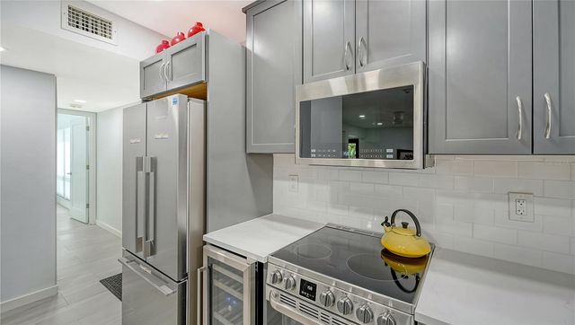 1542 OAK STREET 102, Sarasota, FL 34236