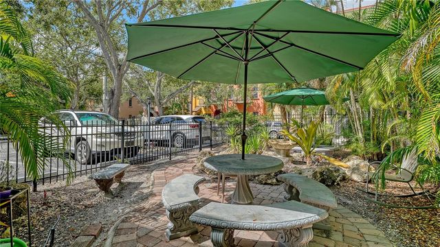 1542 OAK STREET 102, Sarasota, FL 34236