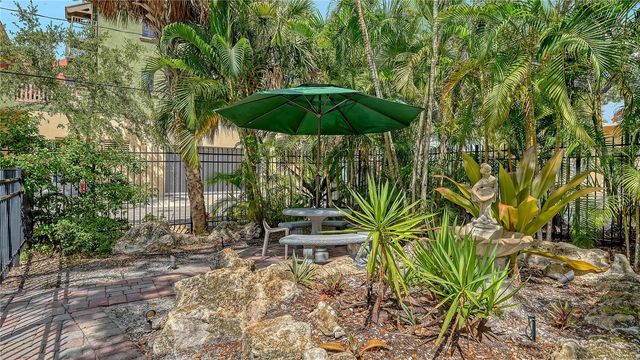 1542 OAK STREET 102, Sarasota, FL 34236