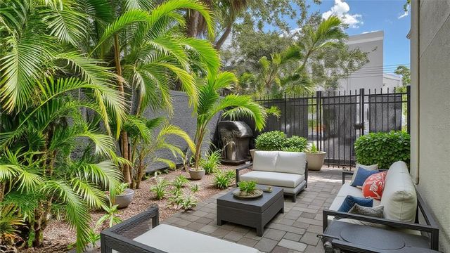 1542 OAK STREET 102, Sarasota, FL 34236