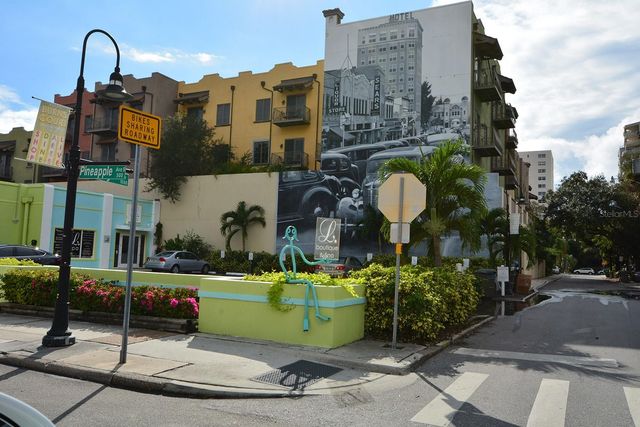 1542 OAK STREET 102, Sarasota, FL 34236