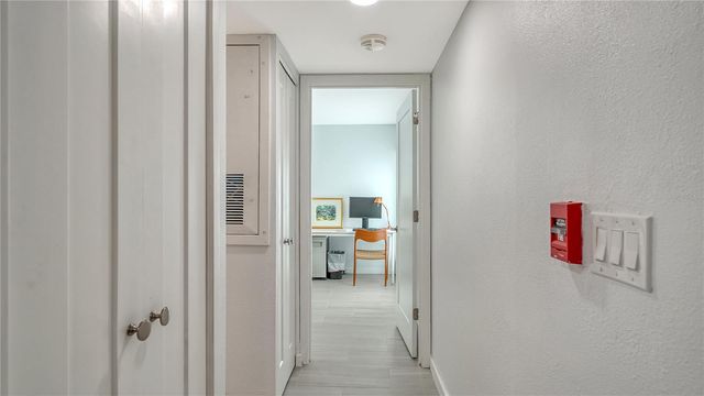 1542 OAK STREET 102, Sarasota, FL 34236