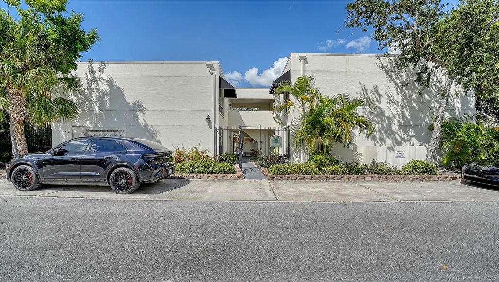 1542 OAK STREET 102, Sarasota, FL 34236