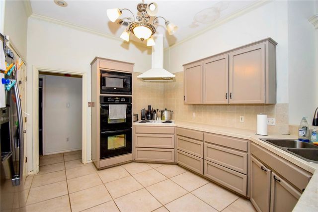 2200 Gabriel Ct, Corpus Christi, TX 78415