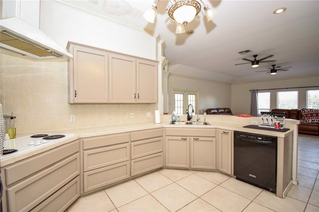 2200 Gabriel Ct, Corpus Christi, TX 78415