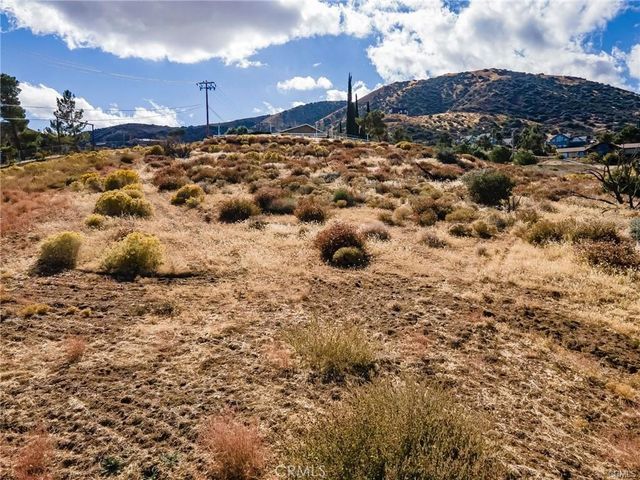 14 Camares Drive, Palmdale, CA 93551