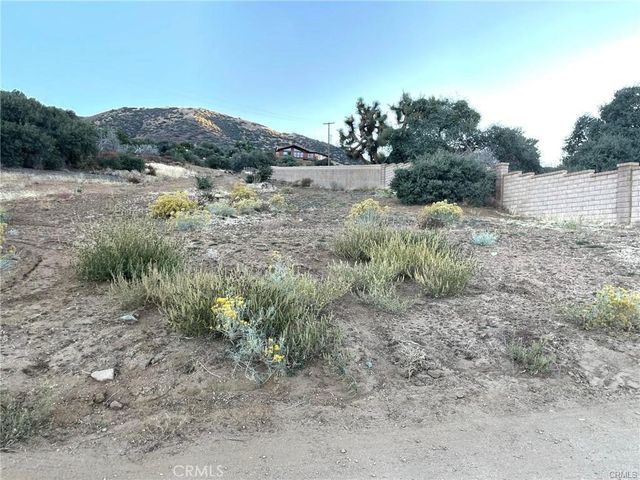14 Camares Drive, Palmdale, CA 93551