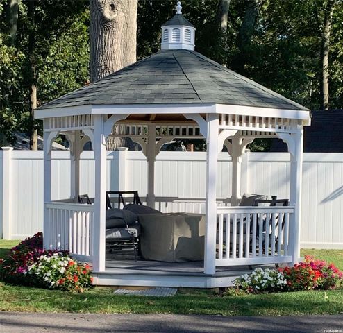 3655 Pequash Avenue, Cutchogue, NY 11935