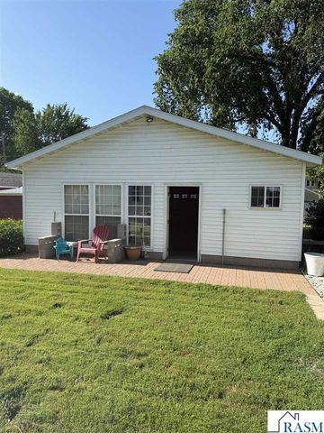 726 South Avenue, North Mankato, MN 56003