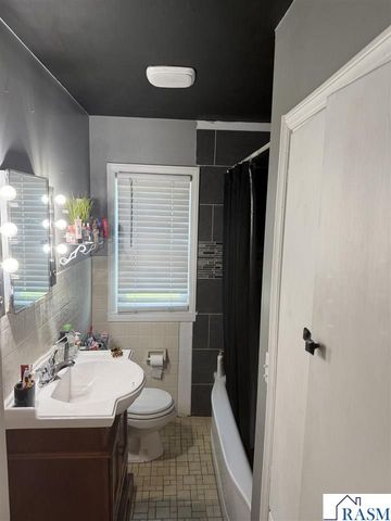 726 South Avenue, North Mankato, MN 56003
