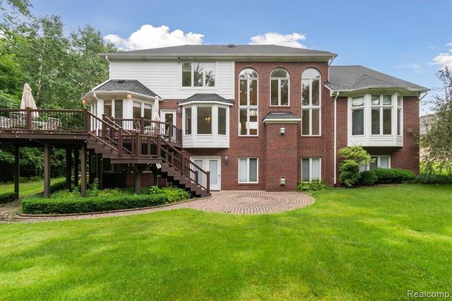 2632 Hawthorne Drive, Shelby Twp, MI 48316