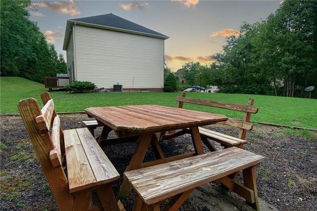 520 Royalty Drive, Uniontown, PA 15401