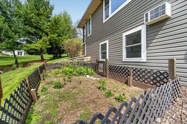 801 Nordic View, Mount Horeb, WI 53572