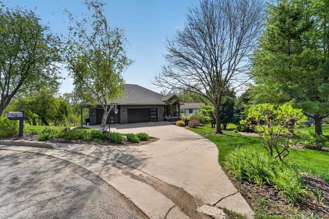 801 Nordic View, Mount Horeb, WI 53572