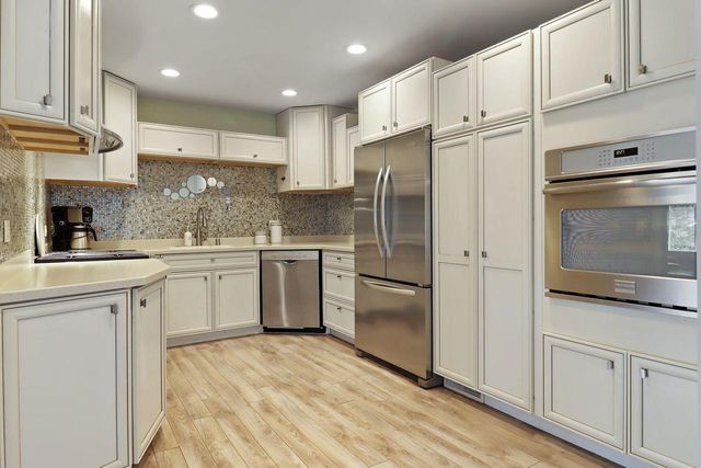 210 86th PLACE, Pleasant Prairie, WI 53158