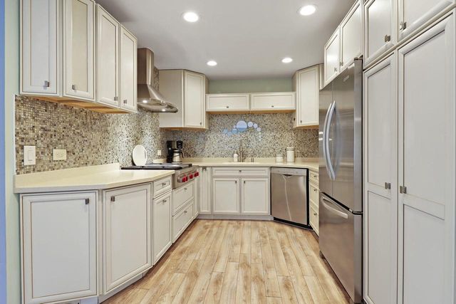 210 86th PLACE, Pleasant Prairie, WI 53158