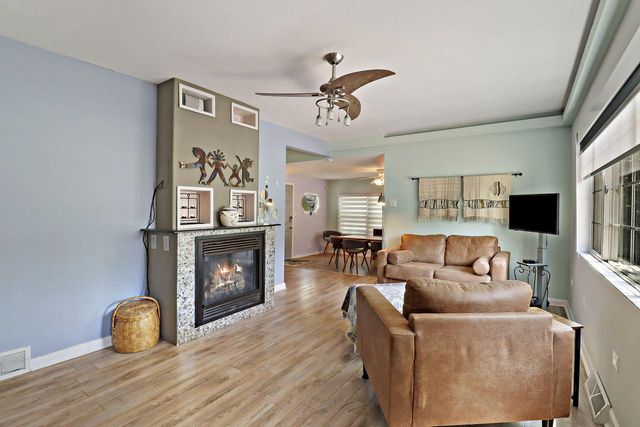 210 86th PLACE, Pleasant Prairie, WI 53158