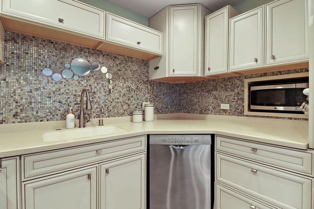 210 86th PLACE, Pleasant Prairie, WI 53158