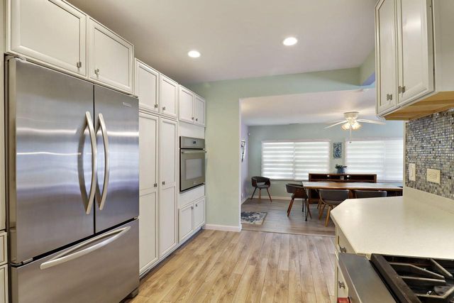 210 86th PLACE, Pleasant Prairie, WI 53158