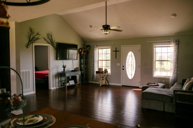 1288 Mount Olive Rd, Westmoreland, TN 37186