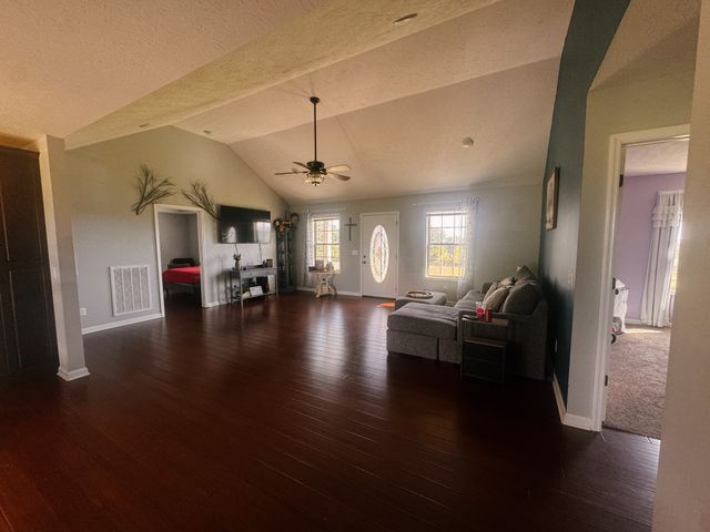 1288 Mount Olive Rd, Westmoreland, TN 37186