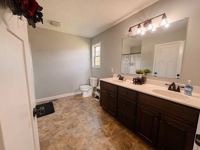 1288 Mount Olive Rd, Westmoreland, TN 37186
