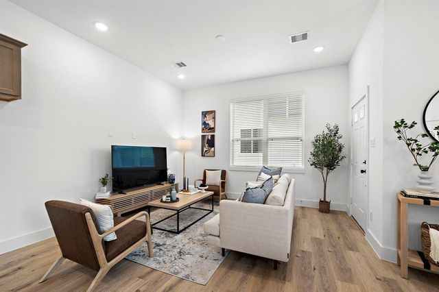 1586 W Tidwell Road, Houston, TX 77091
