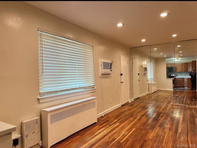 255-06 73rd Avenue 1G, Glen Oaks, NY 11004