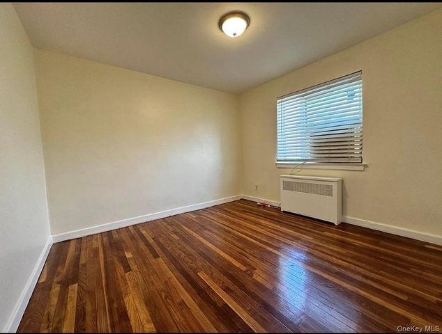 255-06 73rd Avenue 1G, Glen Oaks, NY 11004